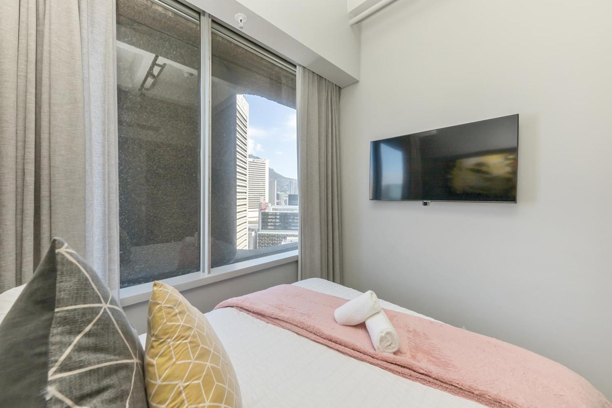 One Thibault Studio Hotel And Apartments เคปทาวน์ ภายนอก รูปภาพ