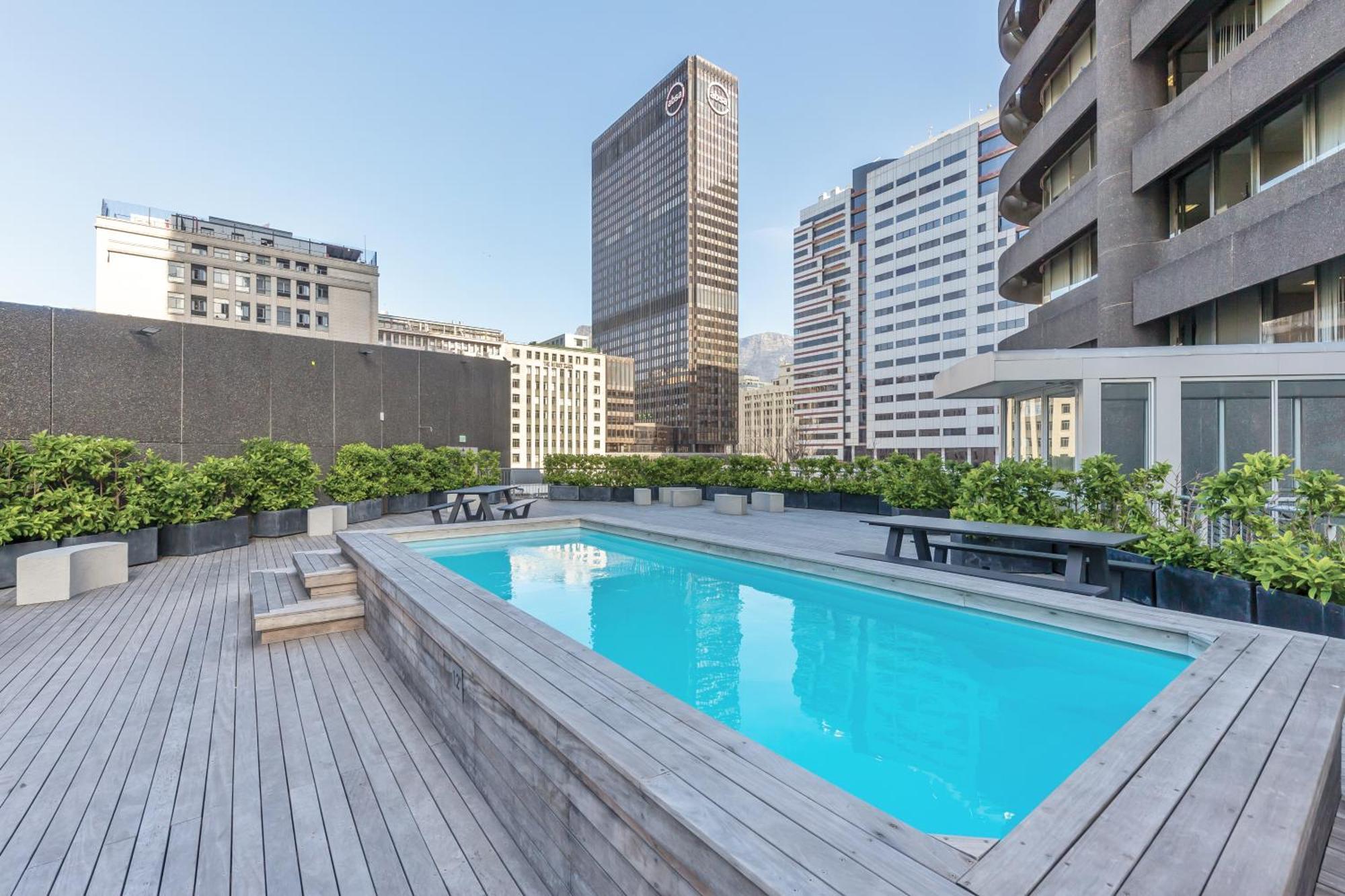 One Thibault Studio Hotel And Apartments เคปทาวน์ ภายนอก รูปภาพ
